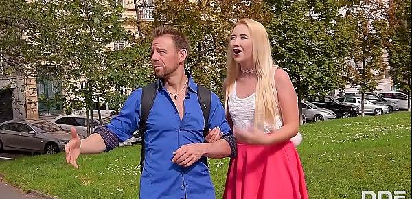  Double dick pounding after sightseeing gives tourist Samantha Rone orgasms